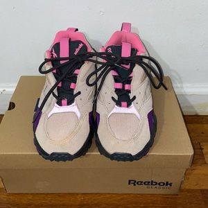 Lightly Worn Reebok Womens size US 6 1/2 Sneakers with original box.